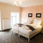 Hotel Duke Of *